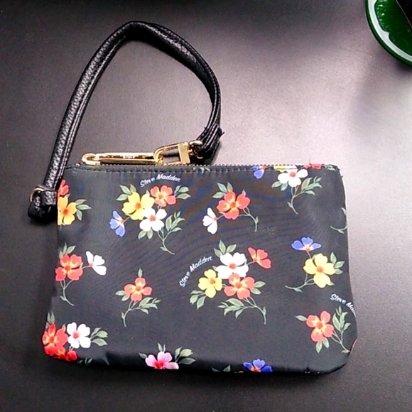Steve Madden Handbags - Steve Madden Floral Wristlet